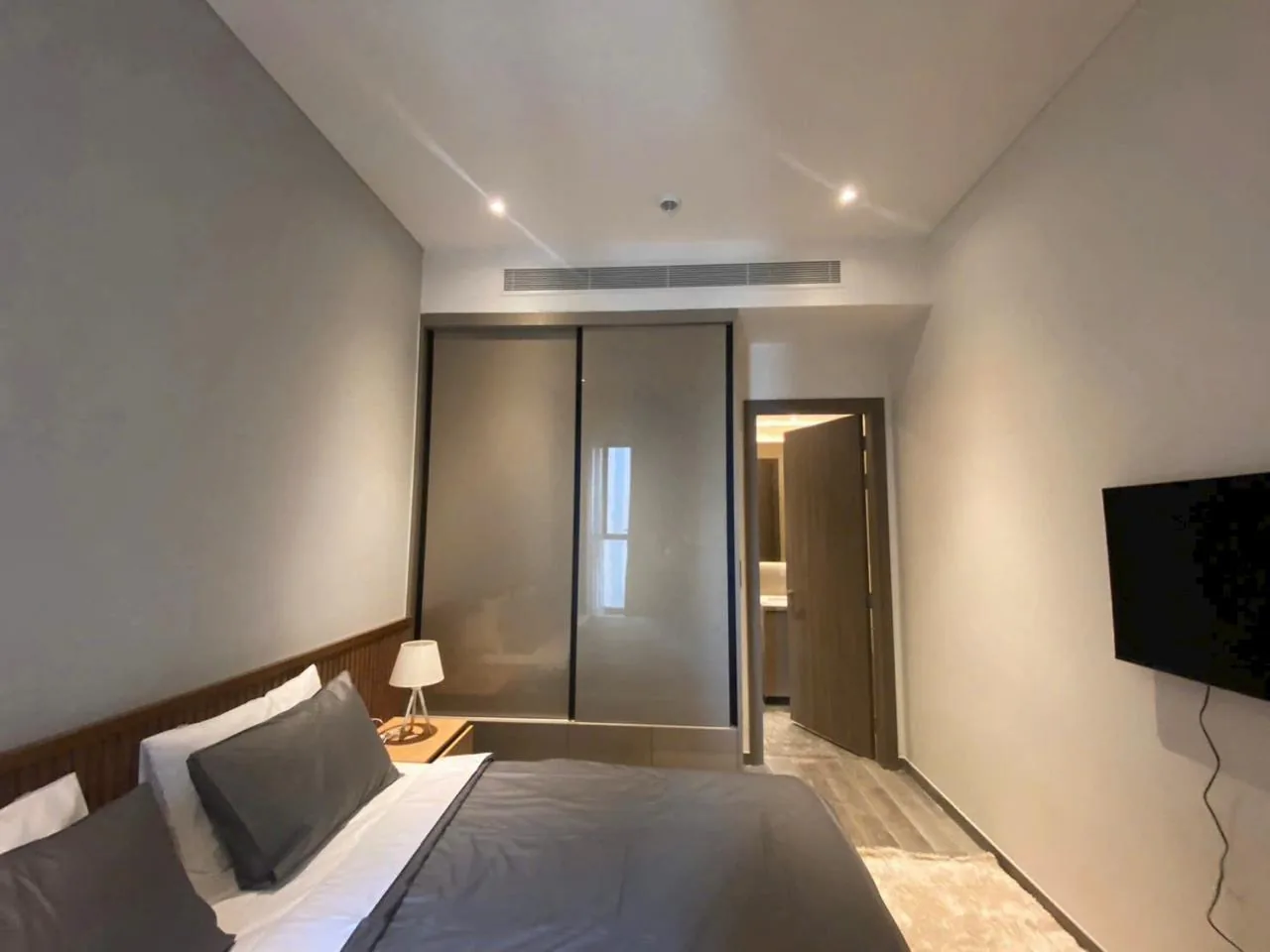 Phòng ngủ căn 2PN tòa B The Marq Quận 1