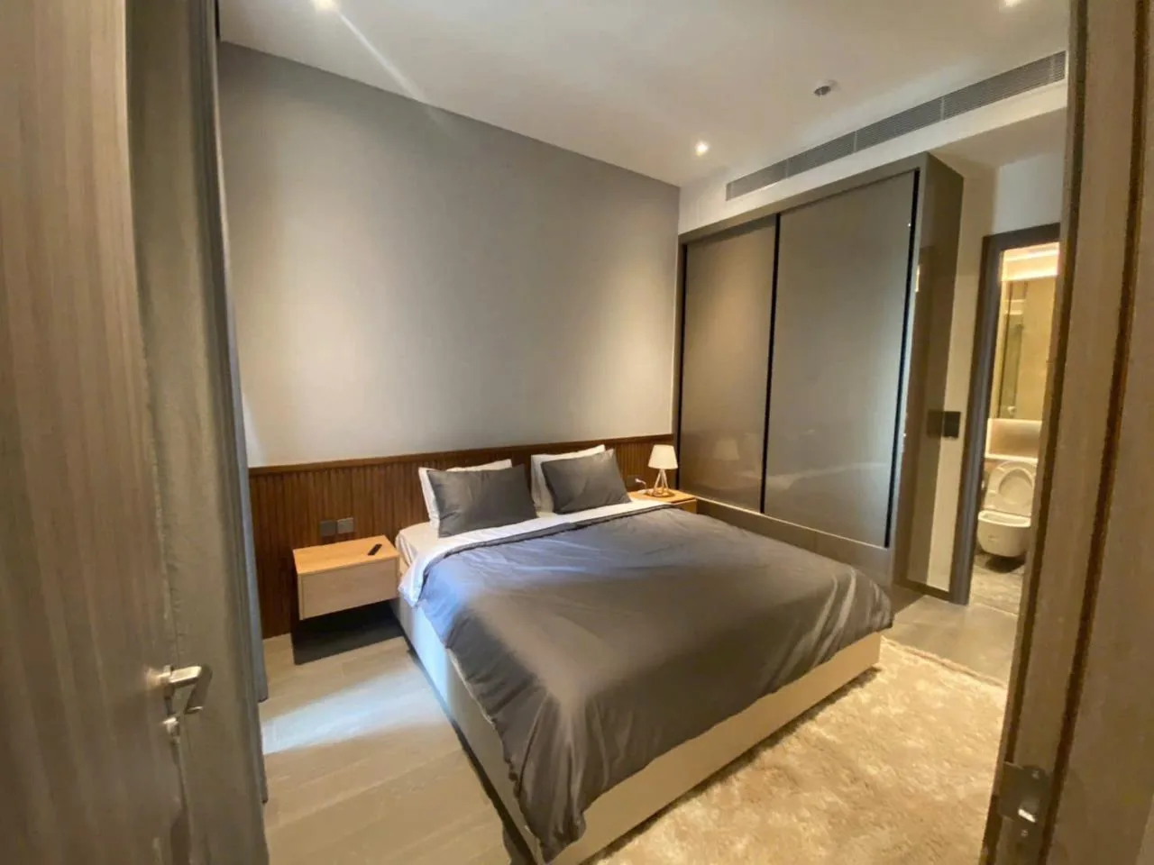 Phòng ngủ chính căn hộ The Marq Quận 1