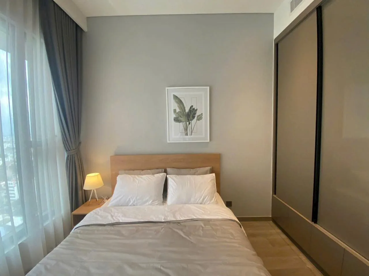Phòng ngủ có tủ âm tường căn hộ The Marq